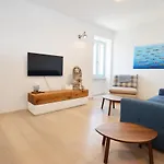 Leone Sea View Apartment