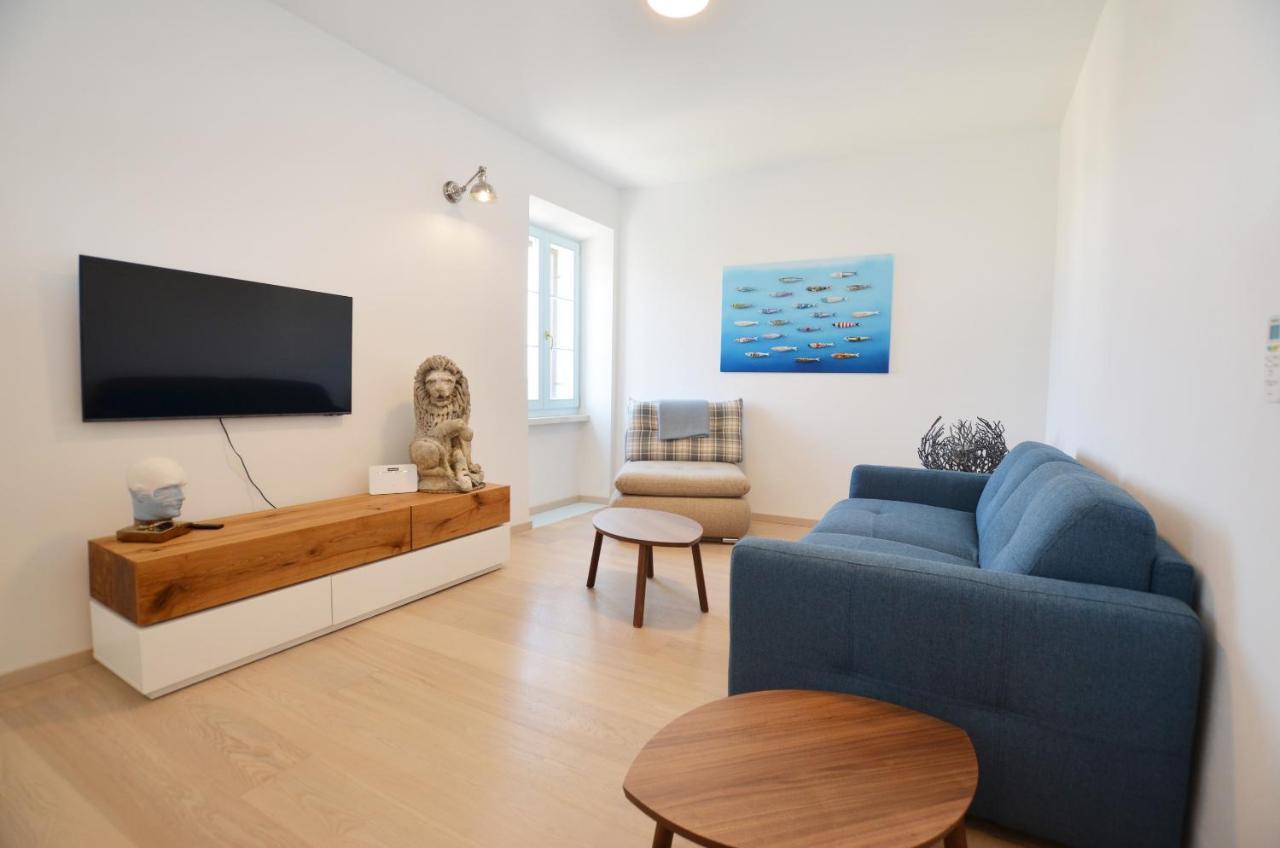Leone Sea View Apartman *